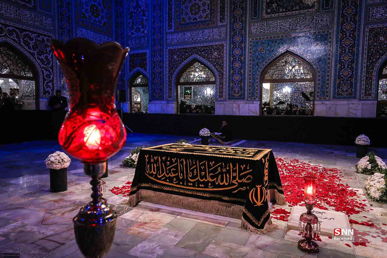| ازدحام جمعیت درجوار آرامگاه رهبر شهید همزمان با شب شهادت امام رضا علیه السلام