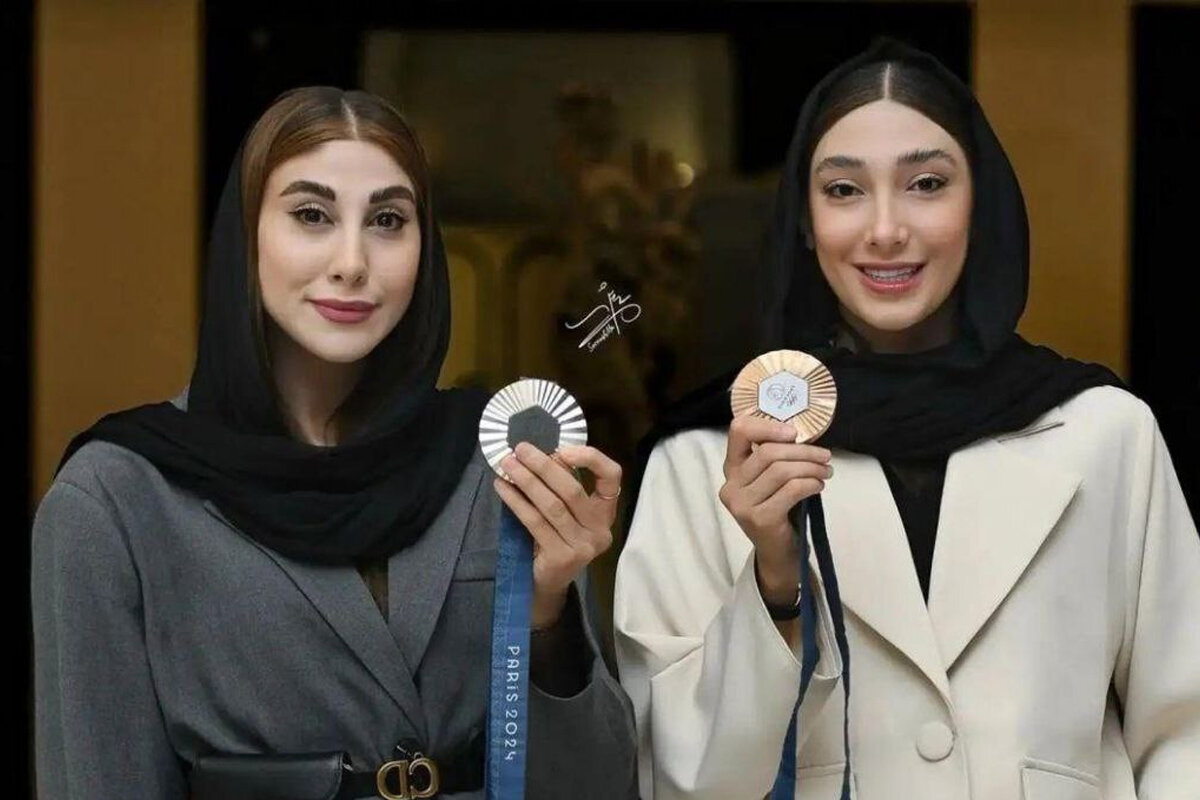 عکس | عیادت ناهید کیانی از مبینا نعمتزاده در بیمارستان