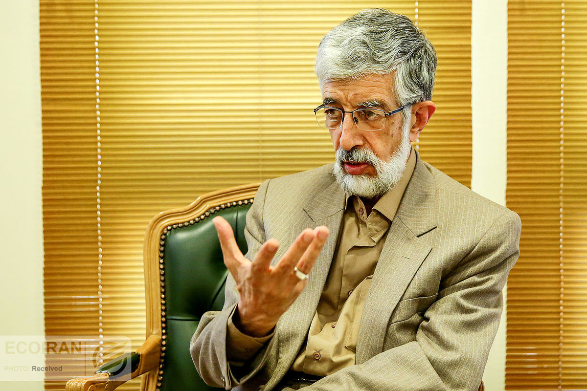 حداد عادل در کنار مزار رهبر شهید و دخترش+ عکس