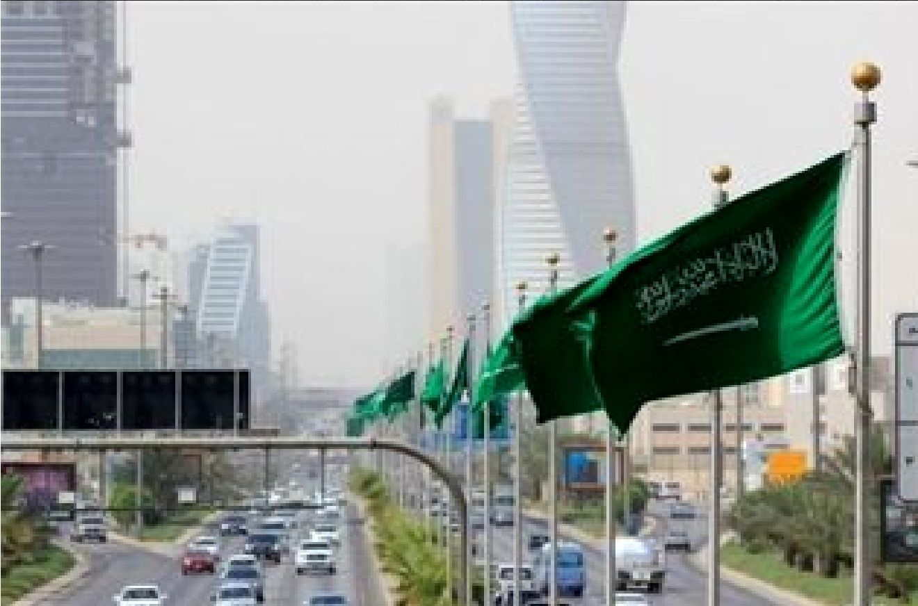 تصاویری از آتش‌سوزی گسترده در مهم‌ترین تاسیسات تولید نفت عربستان