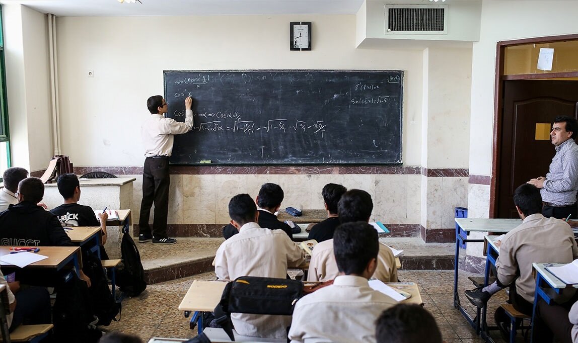 ۱۵ آبان؛ آخرین مهلت ثبتنام دانشآموزان جامانده از تحصیل/برگزاری آزمون استخدامی جدید آموزشوپرورش هنوز قطعی نیست