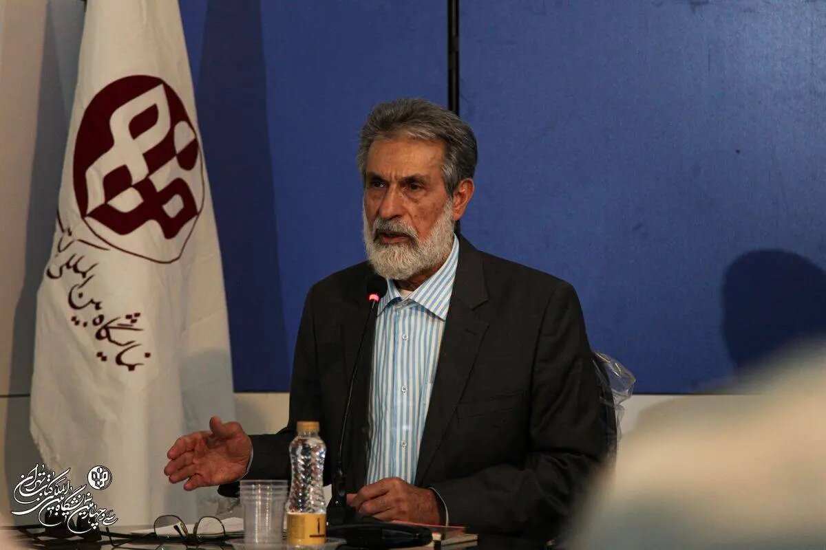 هنر مورد قبول از نگاه امام(ره) با صدای گوینده «قصه ظهر جمعه» + صوت