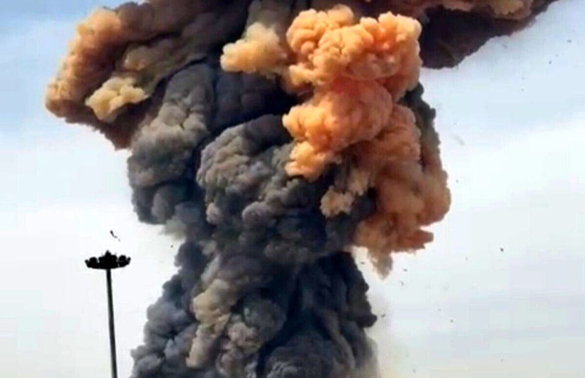 لحظه نجات یک کودک از زیر آوار در تهران+ عکس