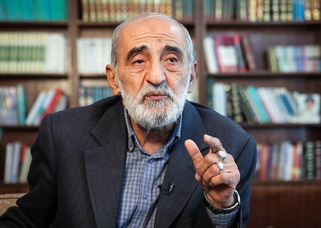 موضعگیری حسین شریعتمداری در برابر تفاهم ایران و امریکا: چرا مسئولان گزارش دقیق نمی دهند؟ می خواهید تنگه هرمز را باز کنید ؟
