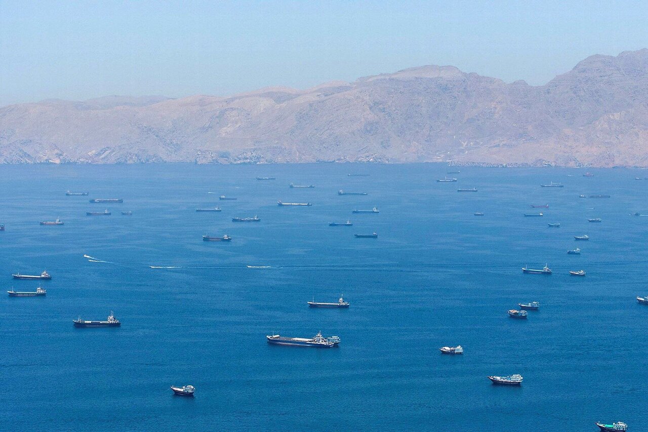 عبور ۲۰ فروند شناور از تنگه هرمز در یک روز/ جزئیات گزارش نیروی دریایی سپاه درباره کنترل عبور و مرور در تنگه
