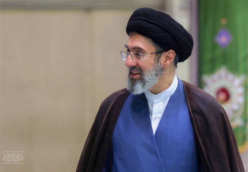 رهبر انقلاب در سلامت کامل هستند/ روایت پزشکیان از وضعیت جسمی آیتالله سید مجتبی خامنهای در دیدار هفت ساعته