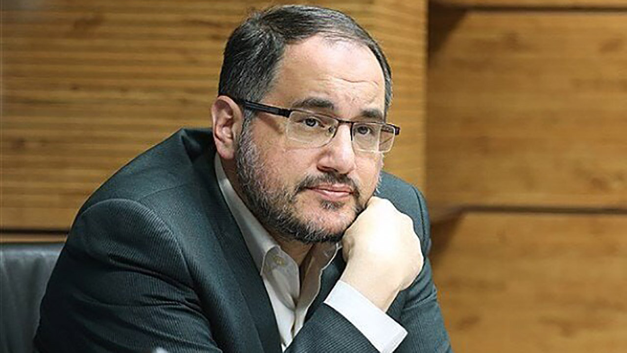 رئیس مرکز پژوهشهای مجلس از ضرورت تفکیک بین میدان اجتماعی و عرصه تصمیمگیری گفت؛ عرصه دفاع نیازمند شور و حضور مردم است اما...
