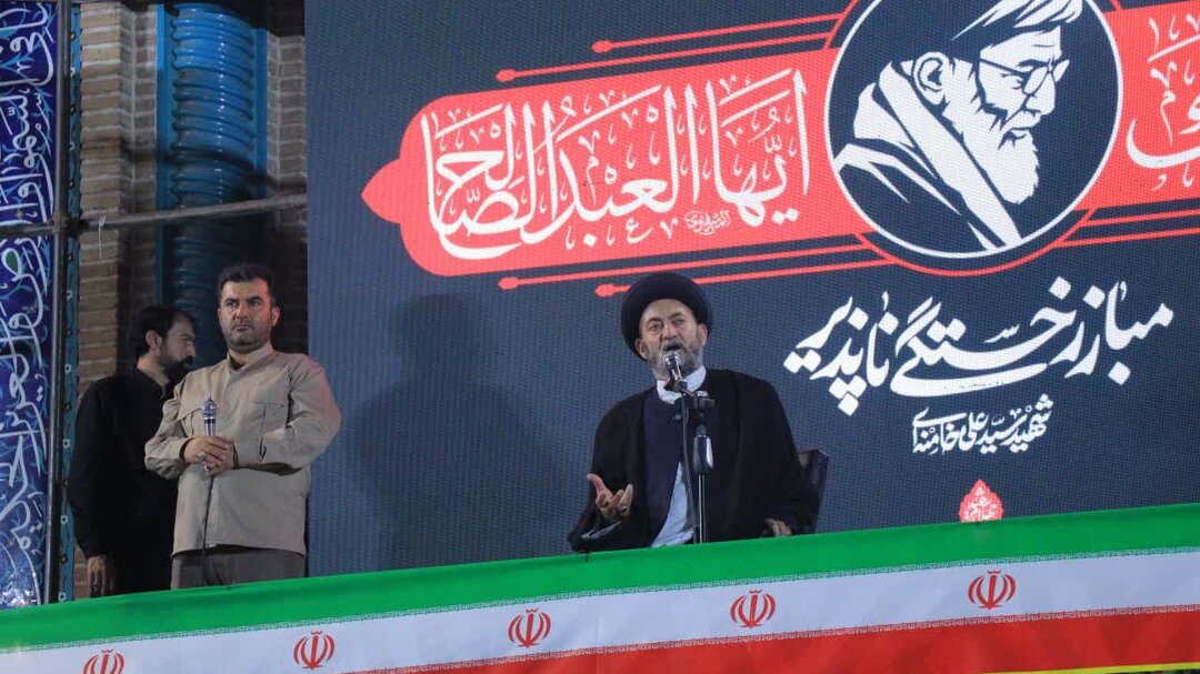 امام جمعه اردبیل: امارات مرکز توطئه علیه کشورهای عربی و اسلامی است/ اهل تحقیق میگویند امارات جزو شهرکهای صهیونیستنشین و شهرک عبری است