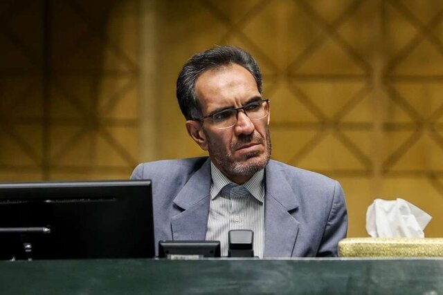 نماینده مجلس: خلیج فارس گورستان ناوهای آمریکایی خواهد شد/ تصمیمگیران آمریکایی باید واقعیتهای میدانی را در نظر بگیرند
