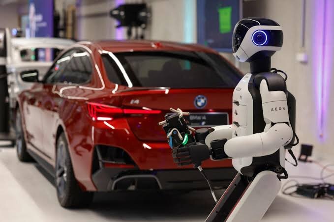روبات انساننما حالا در کارخانه BMW کار میکند | آینده شغلها از همینجا شروع میشود؟
