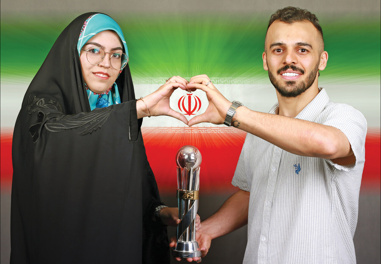 مرد سال آسیا در لباس هلال احمر + عکس