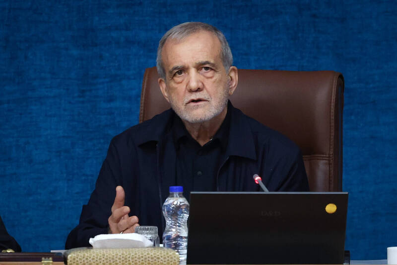 پزشکیان: پرچم قائد شهید بر زمین نمیماند