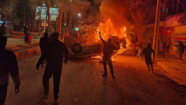 اجازه نمیدهیم جای شهید و جلاد عوض شود