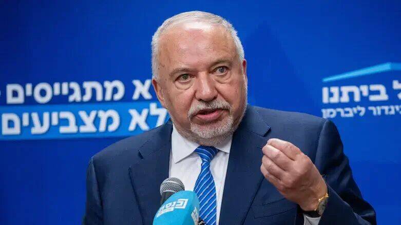 خشم لیبرمن از عقبنشینی ترامپ از حمله به ایران