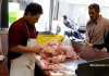 برخی فروشگاه‌ها با کالابرگ مرغ نمی‌دهند