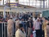 ببینید | استقبال خاص عراقیها از ایرانیها در مرز مهران ببینید | استقبال خاص عراقیها از ایرانیها در مرز مهران