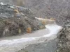 بارش باران و تگرگ و جاری شدن رودخانههای فصلی کهنوج + فیلم بارش باران و تگرگ و جاری شدن رودخانههای فصلی کهنوج + فیلم