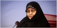 سلفی خبرساز زنی با پوشش جنجالی با معاون رئیسی/ عکس