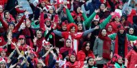 ببینید | زنان قزوینی تماشاگر بازی پرسپولیس شدند + (فیلم)