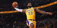 ببینید | پاس‌ رونالدینیویی لبران جیمز ستاره NBA