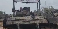 ببینید | شوکه شدن سربازان اسرائیلی از تانک‌ها و نفربرهای سوخته ارتش اسرائیل در غزه