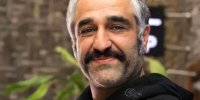 عکس | رونمایی پژمان جمشیدی از حلقه ازدواجش در مراسم خاکسپاری آتیلا پسیانی