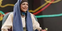 عکس | اولین تصویر از ختم بیتا فرهی در خانه؛ شمع سیاه و حلوا
