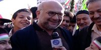 تصاویر | آقای دوربینی و حضور جدی در تشییع جنازه‌ هنرمندان!