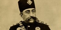 عکس | استایل جالب مظفرالدین شاه در جوانی؛ لباس گل‌گلی با شلوار سفید!