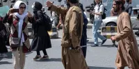 طالبان چهره زنان گردشگر خارجی را پوشاند!/ عکس