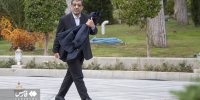 آقای ضرغامی! مظلوم تر از کورش پیدا نکردید که زیر میزش بزنید؟زیر میز کورش کبیر