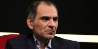 توصیه استاد دانشگاه امام صادق به دولت: برای پایین نگه داشتن نرخ ارز،  اینقدر در بازار دلار نپاشید؛ به زودی به بحران خواهید خورد