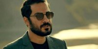 عکس | چهره درهم نوید محمدزاده در مراسم داریوش مهرجویی