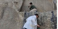 دوده‌های ناشی از انفجار ترقه از گنج‌نامه همدان پاک شد/خوشبختانه آسیبی به بنا وارد نشده است