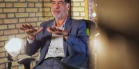 تصاویر | حرکات معنادار دست‌های محمدرضا باهنر در حین یک مصاحبه چالشی؛ زبان بدن آقای سیاستمدار
