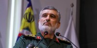 عکسی از بوسه نماینده رهبر انقلاب بر پیشانی سردار بلندپایه سپاه