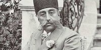 این سلطان چاه عمیقی بود که انتها نداشت و تمام پول ایران را اگر در او می‌ریختند پر نمی‌شد . . .