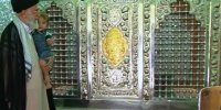 سفر رهبر انقلاب و خانواده شان با یک اتوبوس معمولی /در حیاط امامزاده سفره پهن کردند و صبحانه خوردند /نوه ها می دویدند و بازی می کردند