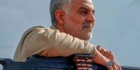 شوخی سردار سلیمانی با محافظش /بچه! من چهل ساله تو جنگم /ابومهدی ایستاده اینجا به من تیر نخوره