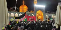 تصاویر | تعویض پرچم گنبد حرم رضوی در واکنش به جنایت صهیونیست‌ها