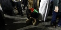 تصاویر |  قم کفن پوش شد | اجتماع شبانه قمی‌ها در حمایت از مظلومان فلسطینی