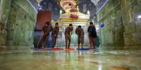 تصاویر زیبا از شست‌ و شوی حرمین سامرا در سالروز ولادت حضرت فاطمه(س)