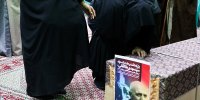 غیبت عجیب چهره‌های سیاسی در مراسم تشییع فرزند آیت الله طالقانی | تصاویر