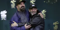 ببینید شوخی مهران غفوریان با مهران احمدی در فتوکال فیلم «آبی روشن»| نقش جدی بازیگران طنز در فیلم «آبی روشن»| جشنواره فیلم فجر