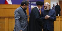 خوش و بش رئیسی و حسین شریعتمداری در یک مراسم رسمی | تصاویر