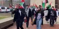 تصاویر پاشیدن خون جلوی خانه معاون بایدن توسط حامیان فلسطین
