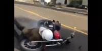 واکنش متفاوت پلیس قطر به موتور سواری که حرکات نمایشی کرد