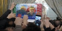 طواف پیکر شهید رضی موسوی در حرم مطهر امام حسین(ع) | ببینید