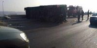 لحظه وقوع یک تصادف وحشتناک ؛  پرت شدن ۳ ماشین سنگین به پایین بزرگراه |  ببینید