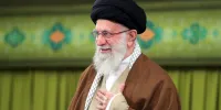یادگاری خاص رهبر انقلاب به غرفه داری که گیوه‌ای تقدیم ایشان کرد | ببینید